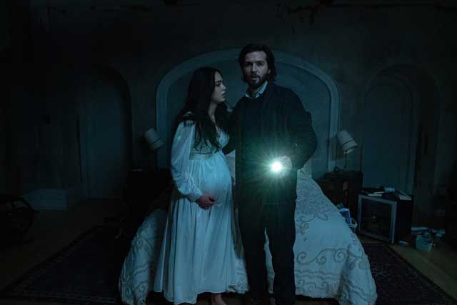 Julie y Daniel la pareja protagonista de Reposo abosulto. Stx Films