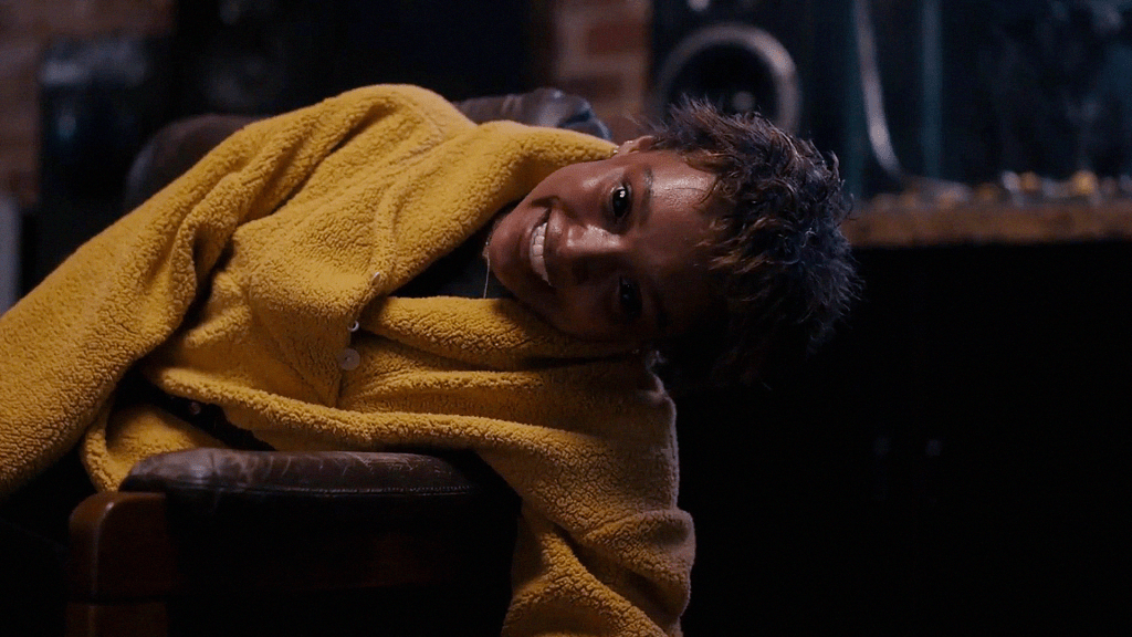 Sophie Wilde como Mia la protagonista de Háblame
