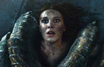 Milly Bobby Brown aplastada por un dragon en la imagen de su nueva película 'Damsel'