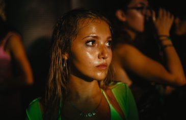 Imágen de 'Como Tener Sexo' con Mia Mckenna Bruce como protagonista