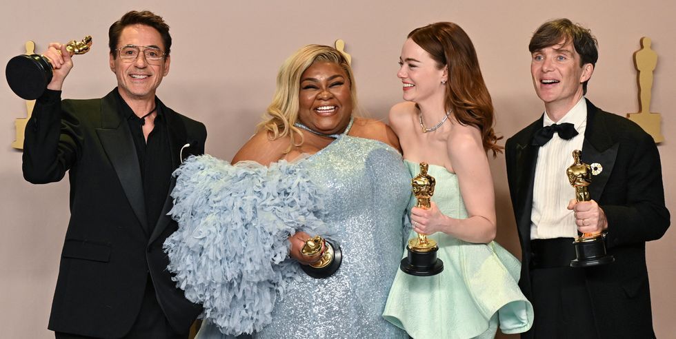 Robert Downey Jr. Da'vine Joy Randolph, Emma Stone y Cillian Murphy en la gala de los Oscar 2024. 