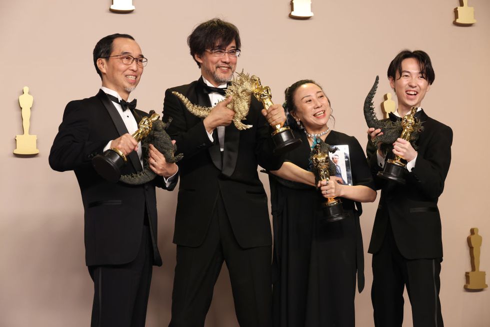 Los creadores de Godzilla Minus One ganadores del oscar a mejores efectos visuales en los Oscar 2024.