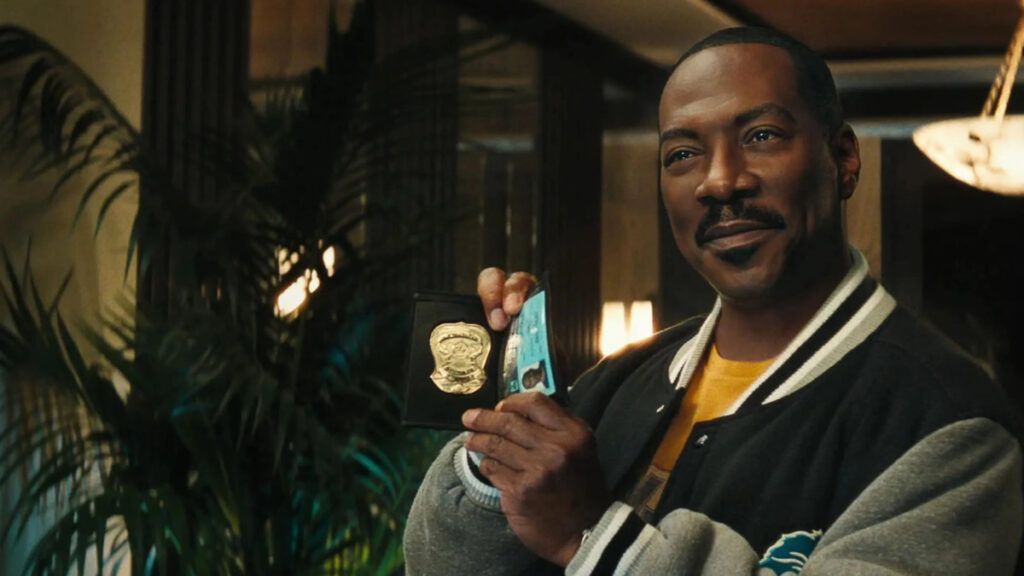Eddie Murphy mostrando de nuevo su desparpajo en Superdetective en Hollywood Axel F.