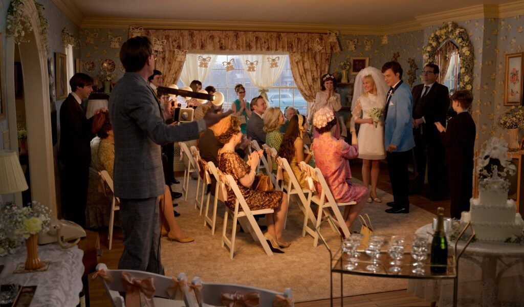 Richard (Tom Hanks) y Margaret (Robin Wright) casandose en una escena de Here (aquí).