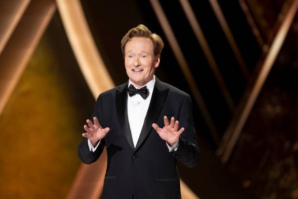 Conan O'Brian fue el solvente presentador y maestro de ceremonias de la gala de los Oscar 2025